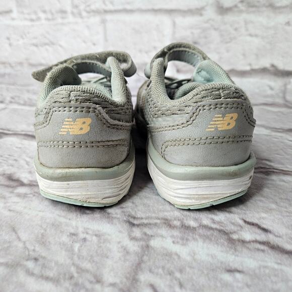 New Balance Girls Toddler Size 10 Sneakers Shoes Grey - Picture 5 of 8